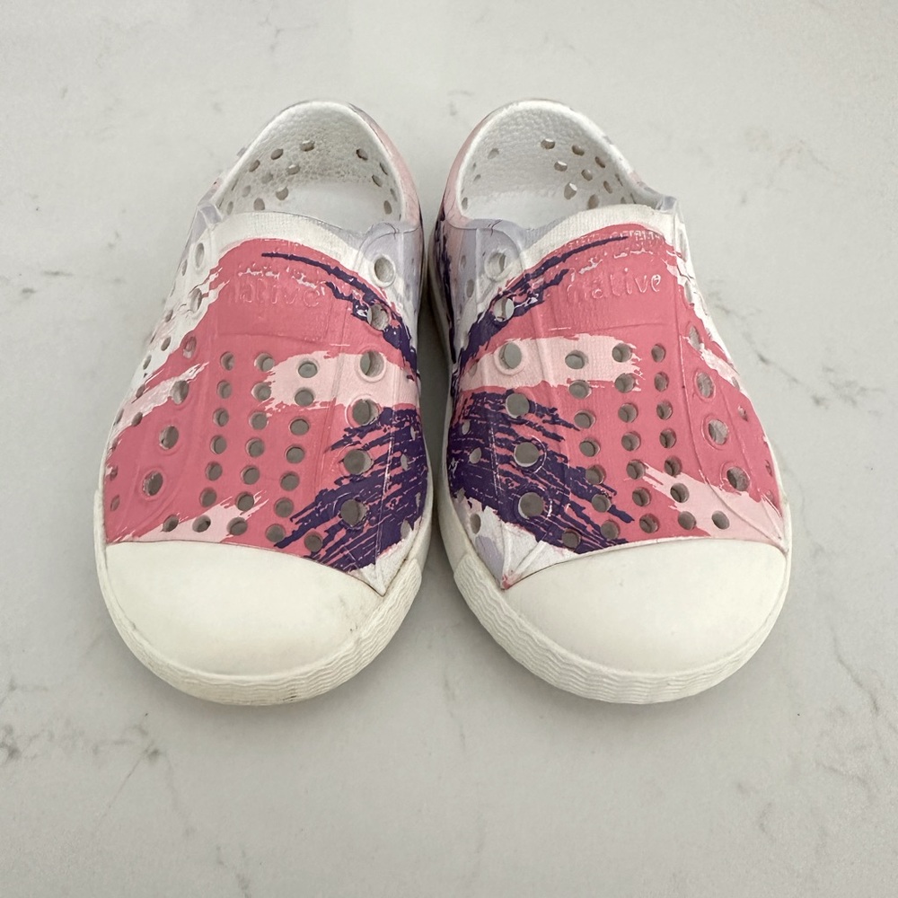 Toddler girls size 4 Natives